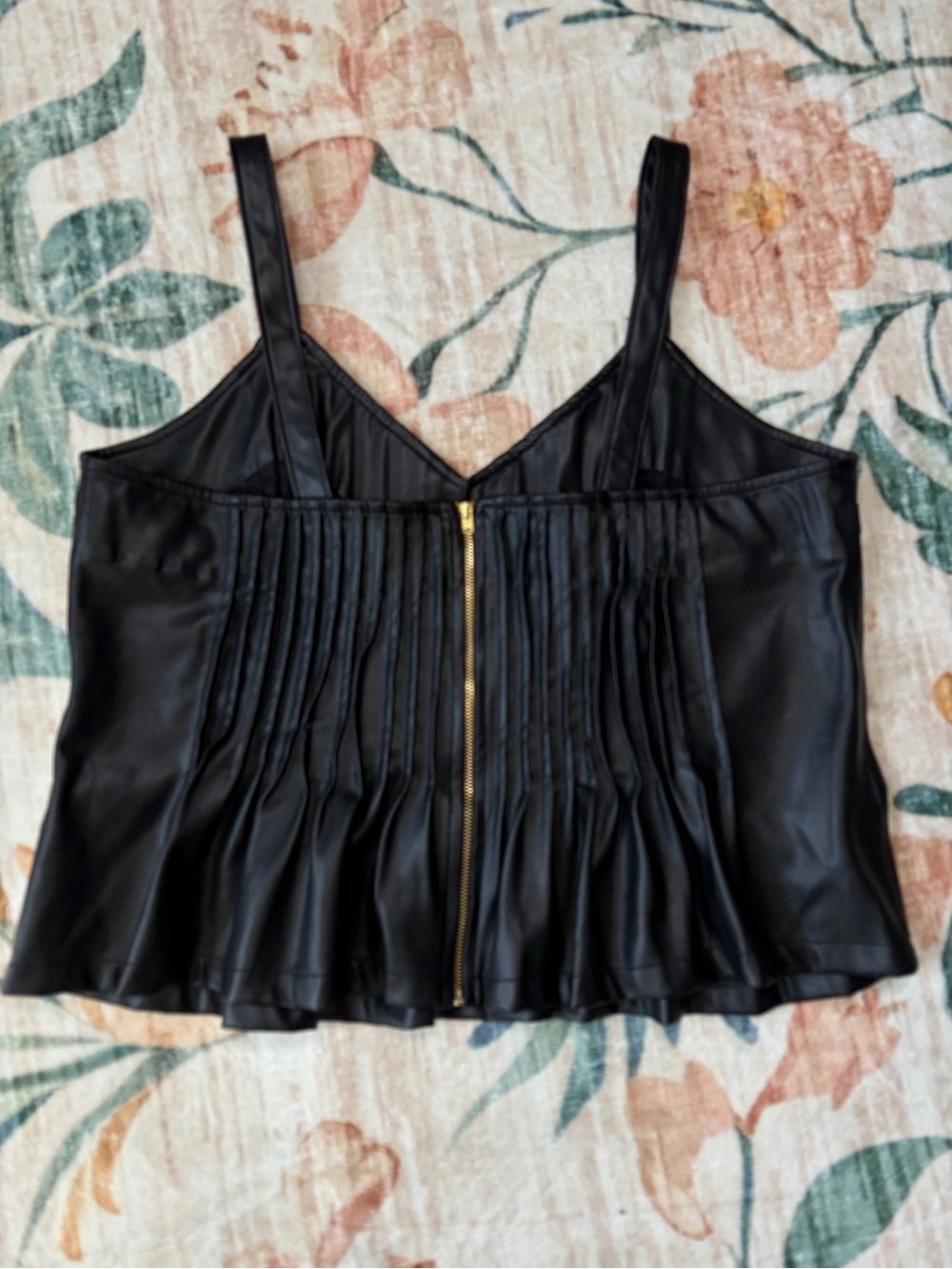 Anthropology Let Me Be Faux Leather
Pintucked Pleated Tank Cami Size 1X - Picture 5 of 10